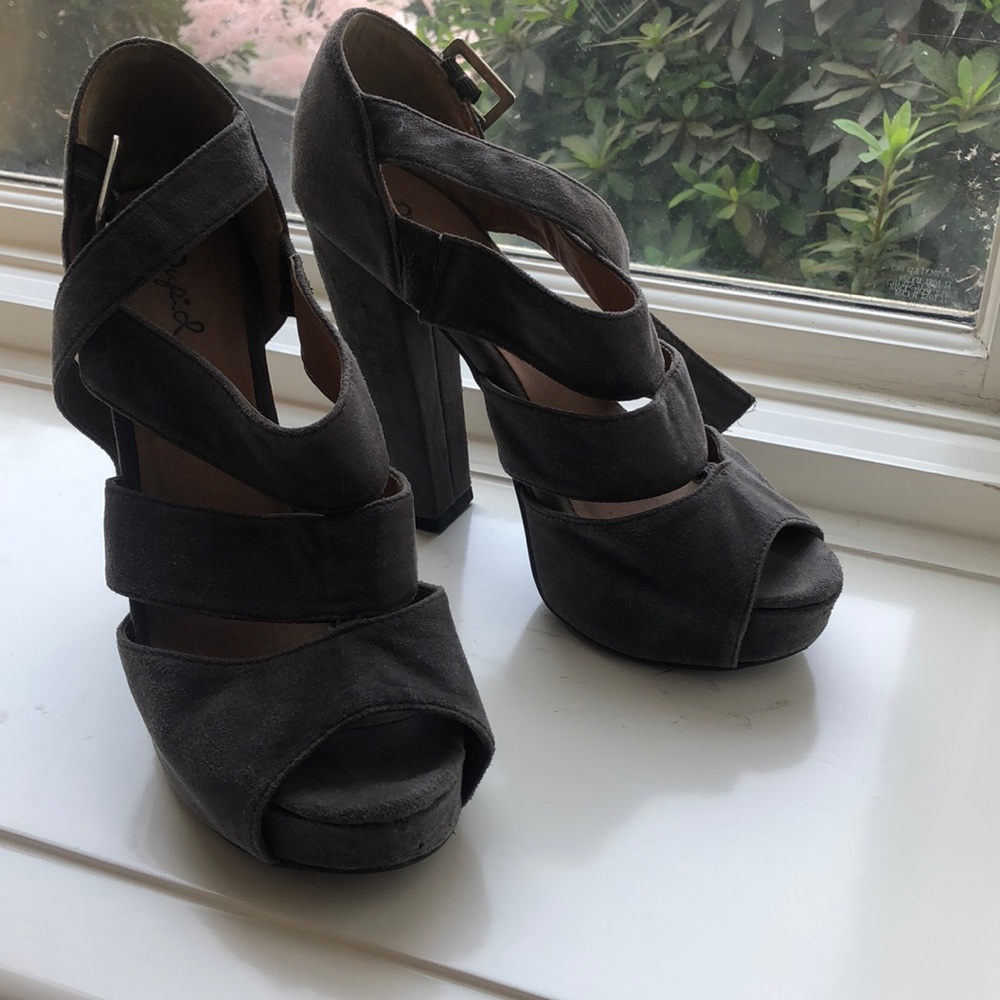 Heels - Picture 2 of 2